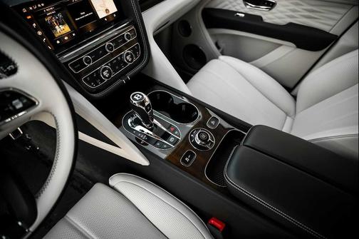 2024 Bentley Bentayga V8
