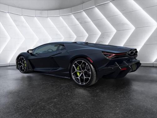 2024 Lamborghini Revuelto