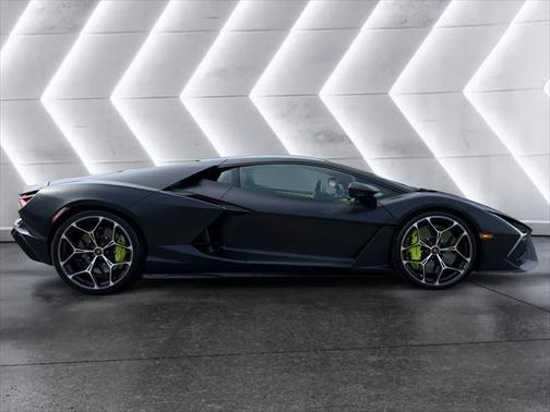 2024 Lamborghini Revuelto