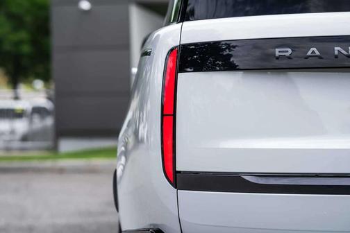 2024 Land Rover Range Rover P530 SE