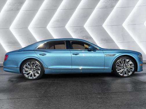 2023 Bentley Flying Spur Mulliner V8