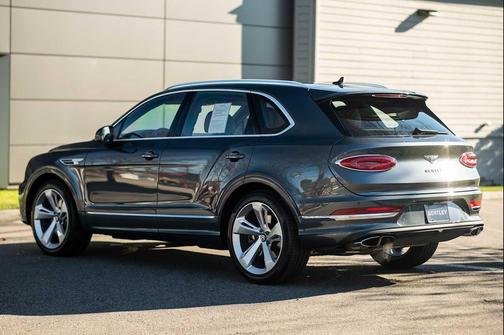 2024 Bentley Bentayga V8