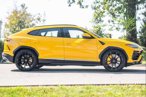 2022 Lamborghini Urus Graphite Capsule