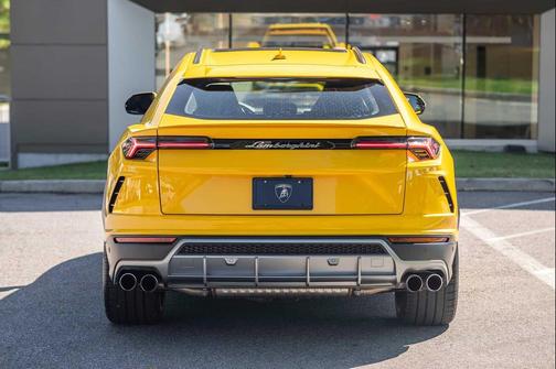 2022 Lamborghini Urus Graphite Capsule