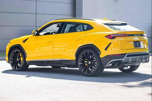 2022 Lamborghini Urus Graphite Capsule