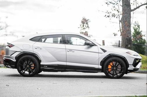 2023 Lamborghini Urus S