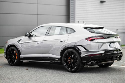 2023 Lamborghini Urus S