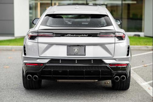 2023 Lamborghini Urus S