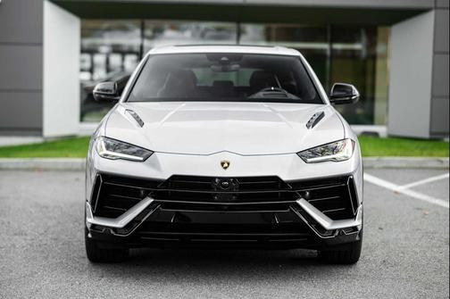 2023 Lamborghini Urus S