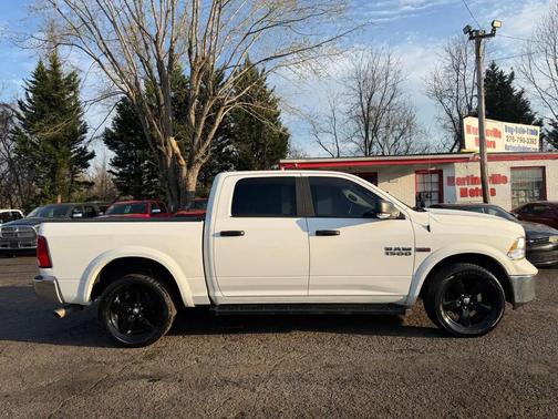 Bright White Clearcoat 2014 RAM 1500 SLT