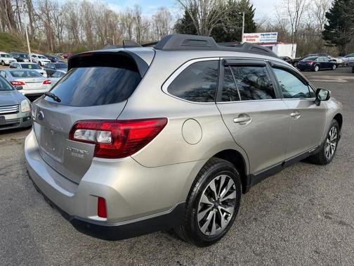Ice Silver Metallic 2017 Subaru Outback 2.5i Limited