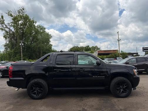 Black 2011 Chevrolet Avalanche 1500 LT