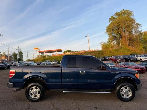 Blue 2010 Ford F-150 XLT SuperCab