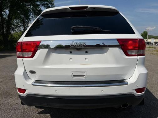 Bright White Clearcoat 2013 Jeep Grand Cherokee Overland