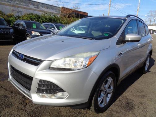 Ingot Silver Metallic 2014 Ford Escape SE