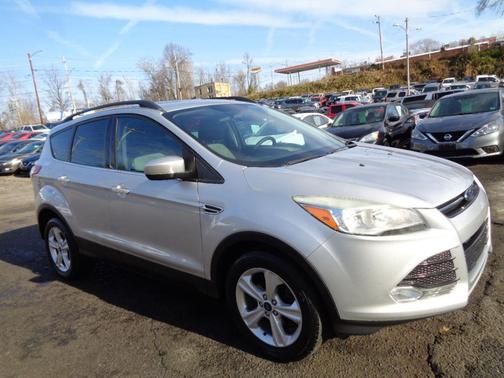 Ingot Silver Metallic 2014 Ford Escape SE