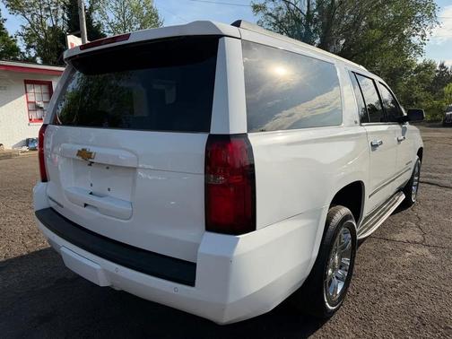 White 2015 Chevrolet Suburban 1500 LT