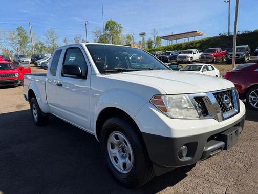 Glacier White 2015 Nissan Frontier SV-I4