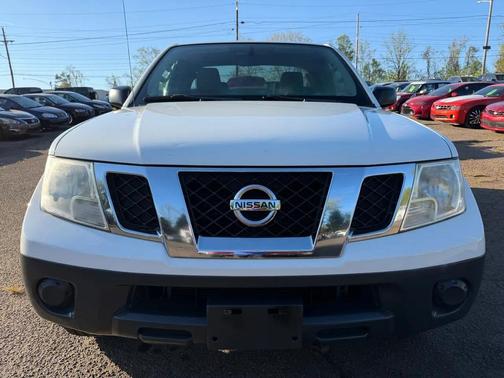 Glacier White 2015 Nissan Frontier SV-I4