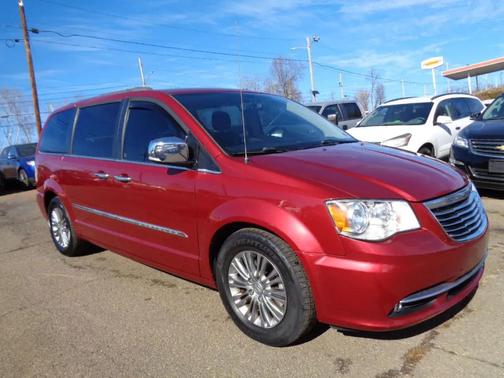 2016 Chrysler Town & Country Touring-L