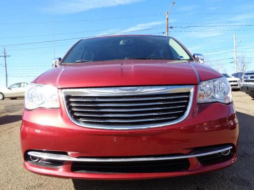 2016 Chrysler Town & Country Touring-L