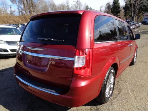 2016 Chrysler Town & Country Touring-L