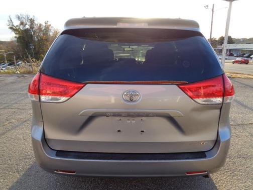 2012 Toyota Sienna LE