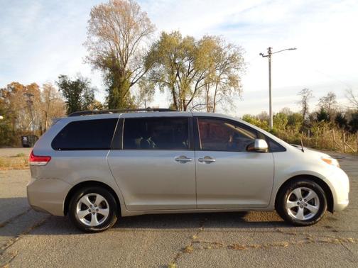 2012 Toyota Sienna LE