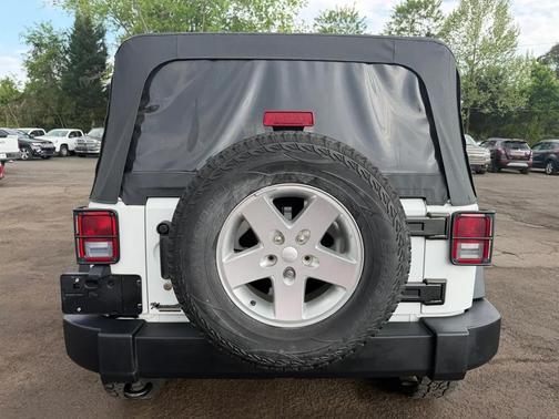 Bright White Clearcoat 2014 Jeep Wrangler Unlimited Sport