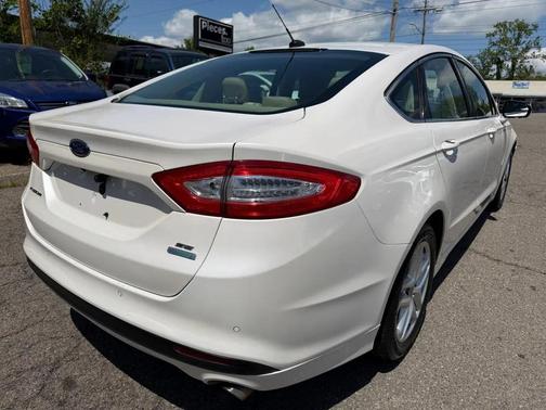 White Platinum Metallic Tri-Coat 2015 Ford Fusion SE