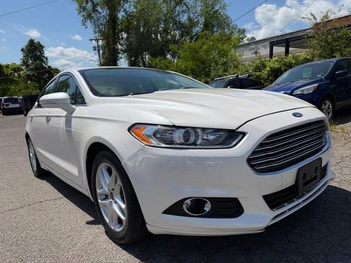 White Platinum Metallic Tri-Coat 2015 Ford Fusion SE