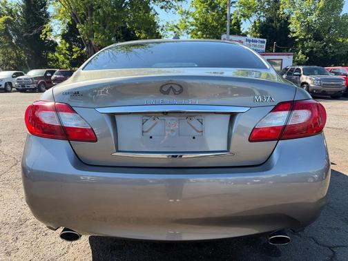 Gray 2012 INFINITI M37x Base