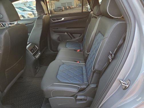 2025 Volkswagen Atlas Cross Sport 2.0T SEL Premium