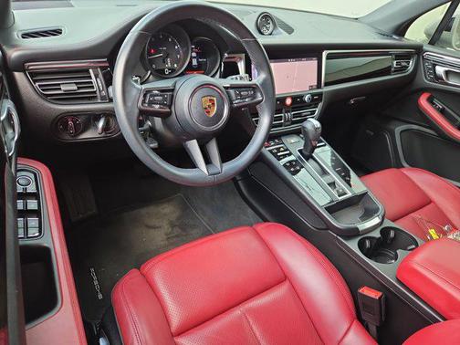 2022 Porsche Macan AWD