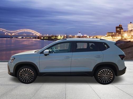 Monument Gray 2027 Volkswagen Taos SE