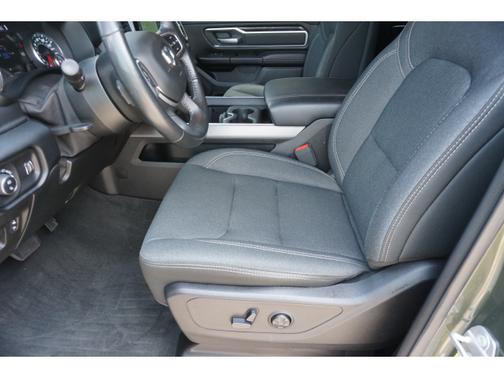 Photo 5 of 15 of 2020 RAM 1500 Big Horn