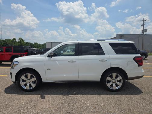 Star White Metallic Tri-Coat 2023 Ford Expedition King Ranch