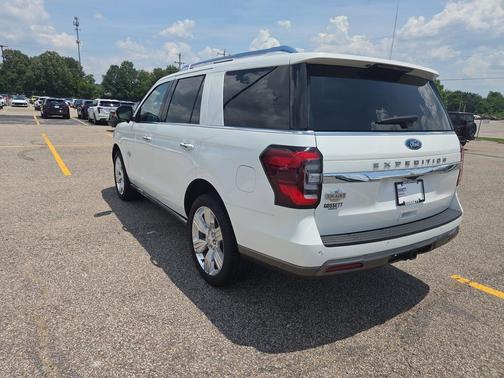 Star White Metallic Tri-Coat 2023 Ford Expedition King Ranch