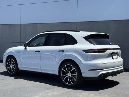 2023 Porsche Cayenne E-Hybrid S