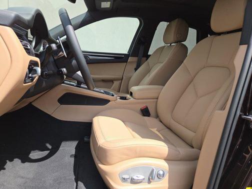 2025 Porsche Macan AWD