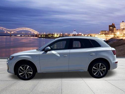 Glacier White Metallic 2023 Audi Q5 45 S line Premium Plus