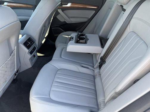 Glacier White Metallic 2023 Audi Q5 45 S line Premium Plus