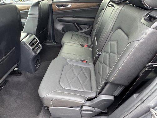 2025 Volkswagen Atlas 2.0T SE w/Technology 4MOTION