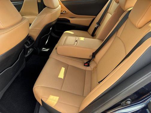 2022 Lexus ES 350 Base