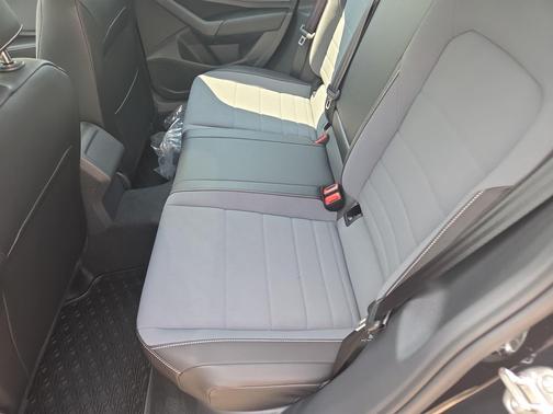Deep Black Pearl 2026 Volkswagen Jetta 1.4T SE