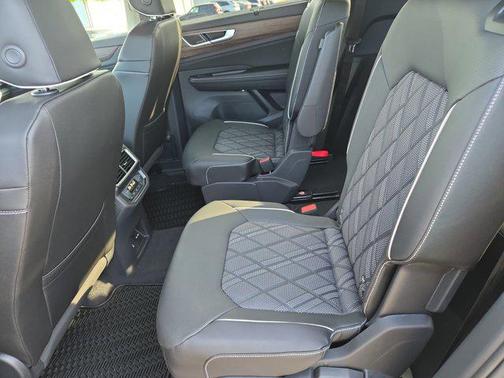 2026 Volkswagen Atlas 2.0T SEL Premium R-Line 4MOTION