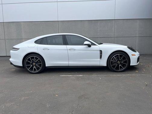 2022 Porsche Panamera 4 Platinum Edition