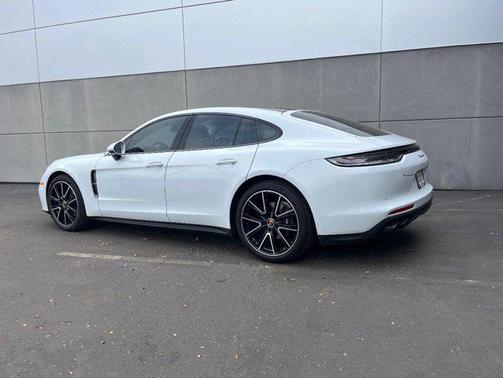 2022 Porsche Panamera 4 Platinum Edition