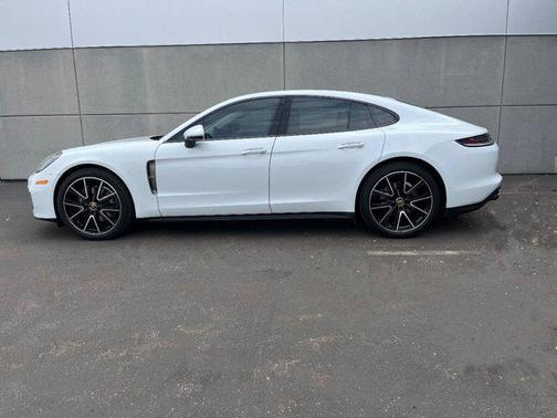 2022 Porsche Panamera 4 Platinum Edition