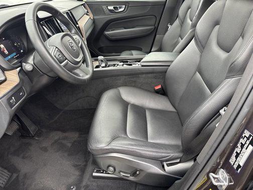 2022 Volvo XC60 B5 Momentum